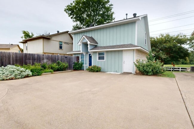 Building Photo - 512 Camp Ct