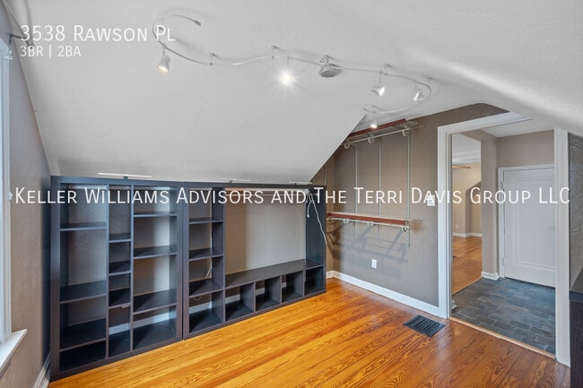 Building Photo - 3538 Rawson Pl