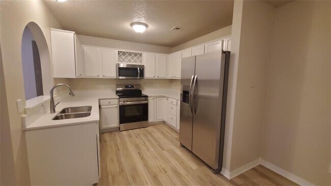 Building Photo - 21 Valley View Cir