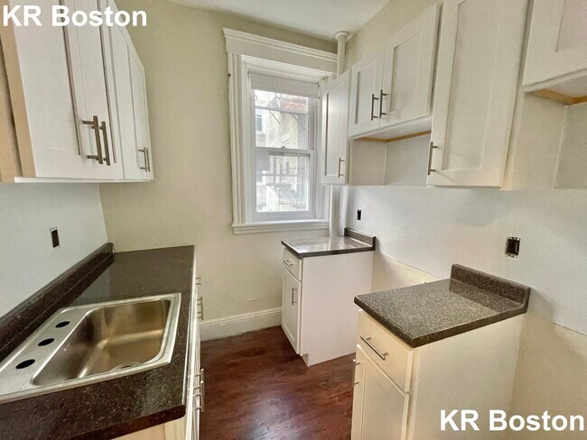 Building Photo - 1381 Boylston St