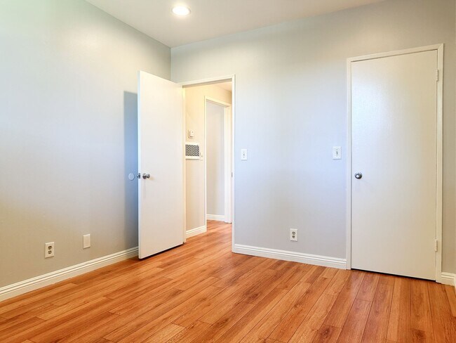 Building Photo - Clearbrook Ln (109)