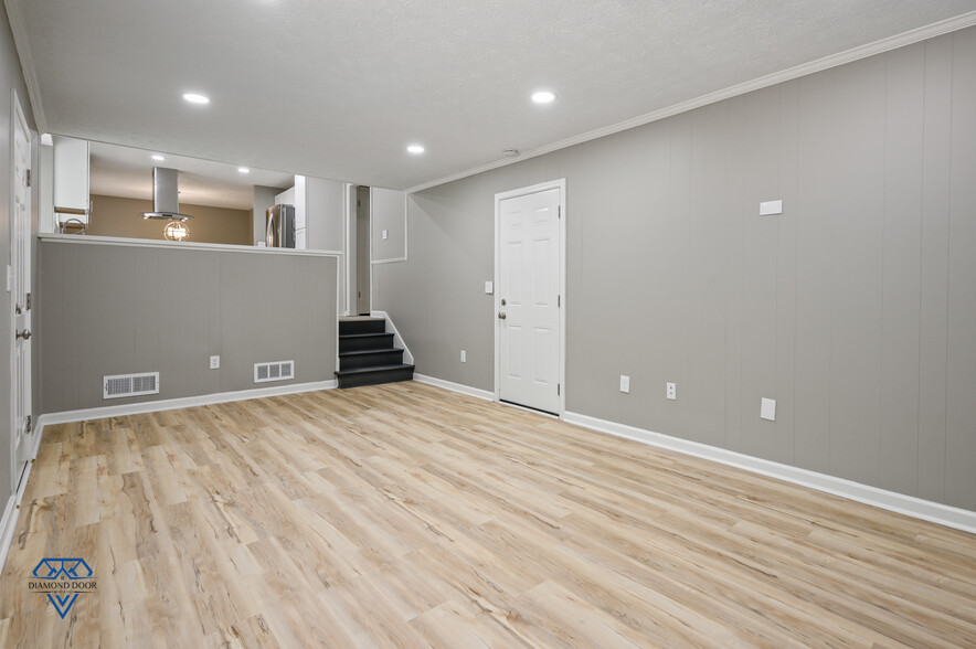 Building Photo - 4400 Chartley Ln
