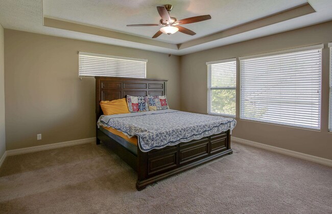Building Photo - Stylish Living & Modern Comfort in Mission...