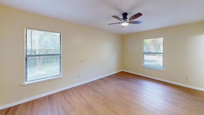 Building Photo - "Charming 3-Bedroom Home on Sweetbriar Lane with Hardwood Elegance!"