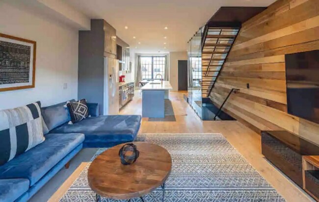 Primary Photo - 1415 Hope St