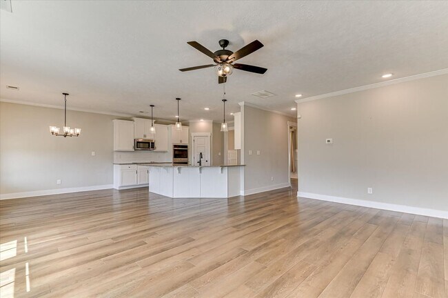 Building Photo - 419 Barrow Ln