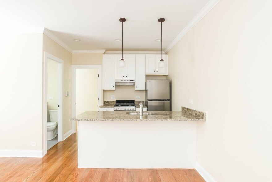 Kitchen - 517-25 W. Brompton