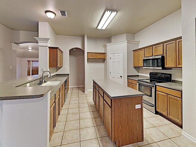 Building Photo - No Application Fees* $500 off 1st Months R...