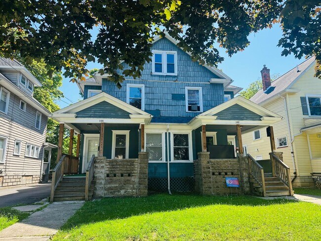Primary Photo - 142-144-144 Burrows St