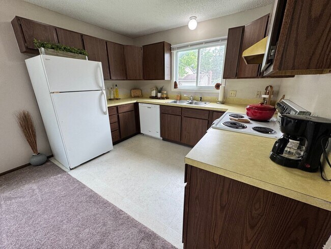 Building Photo - 3 bed, 1.5 bath duplex for rent in Cedar Falls