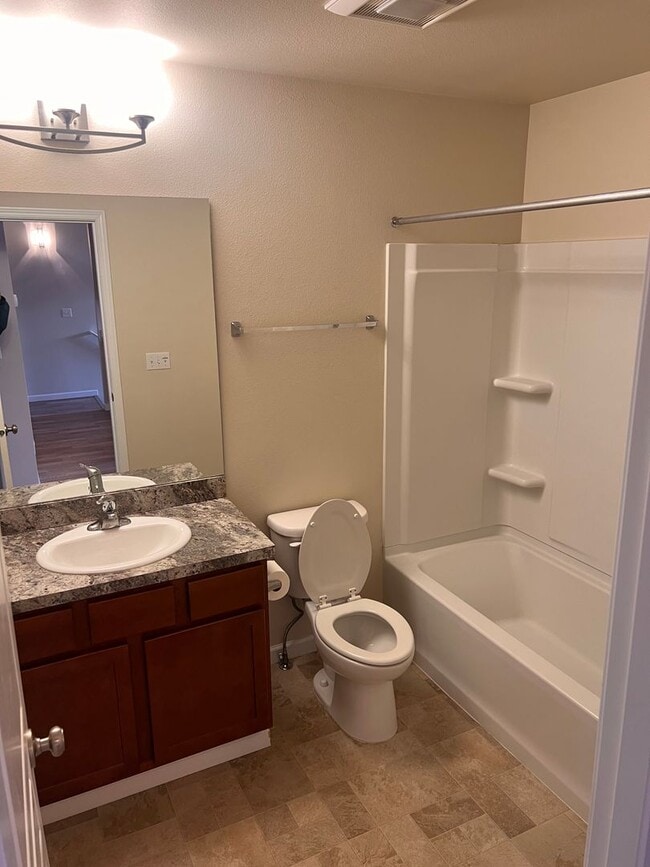 Building Photo - 174 Willow View Circle