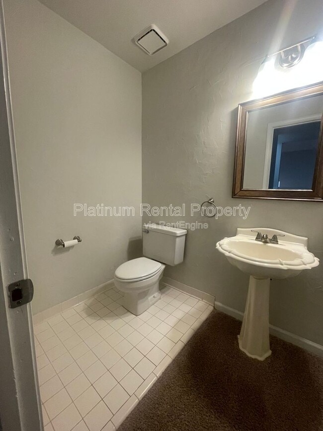 Building Photo - 940 Club Chase Ct