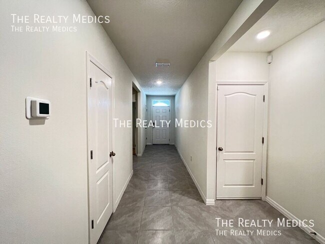 Building Photo - 536 Emily Gln St