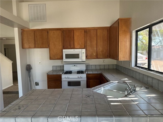 Building Photo - 14702 Clubhouse Dr