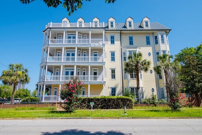 Building Photo - Historic Elegance Meets Modern Luxury – 2 Bed / 2 Bath Apartment in Downtown Columbia