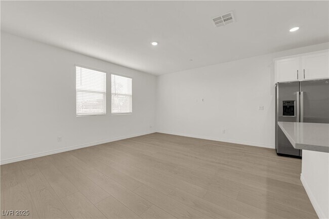Building Photo - 334 Laurel Peak Dr