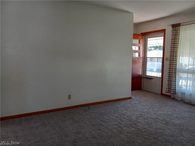 Building Photo - 567 Stetler Ave