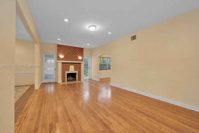 Building Photo - 46 Montilla Ave