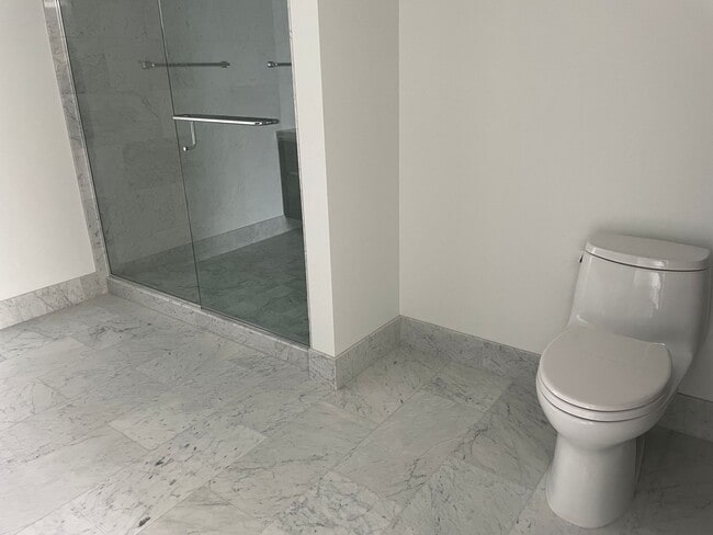 Building Photo - St. Regis Luxury 1bed and 1.5 bath Apartment Available