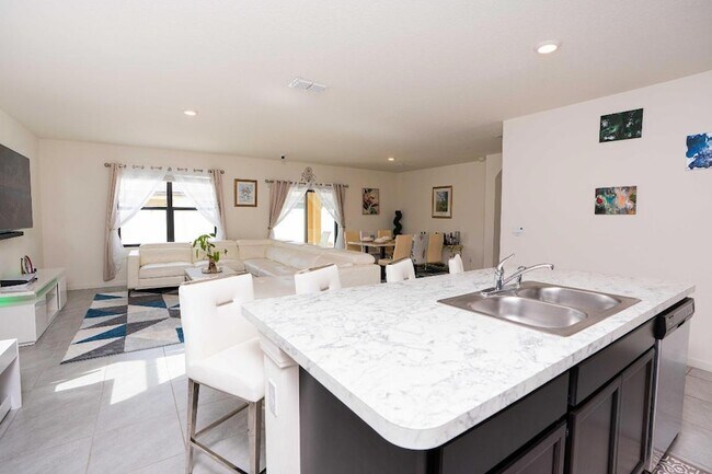 Building Photo - 5322 Delight Dr