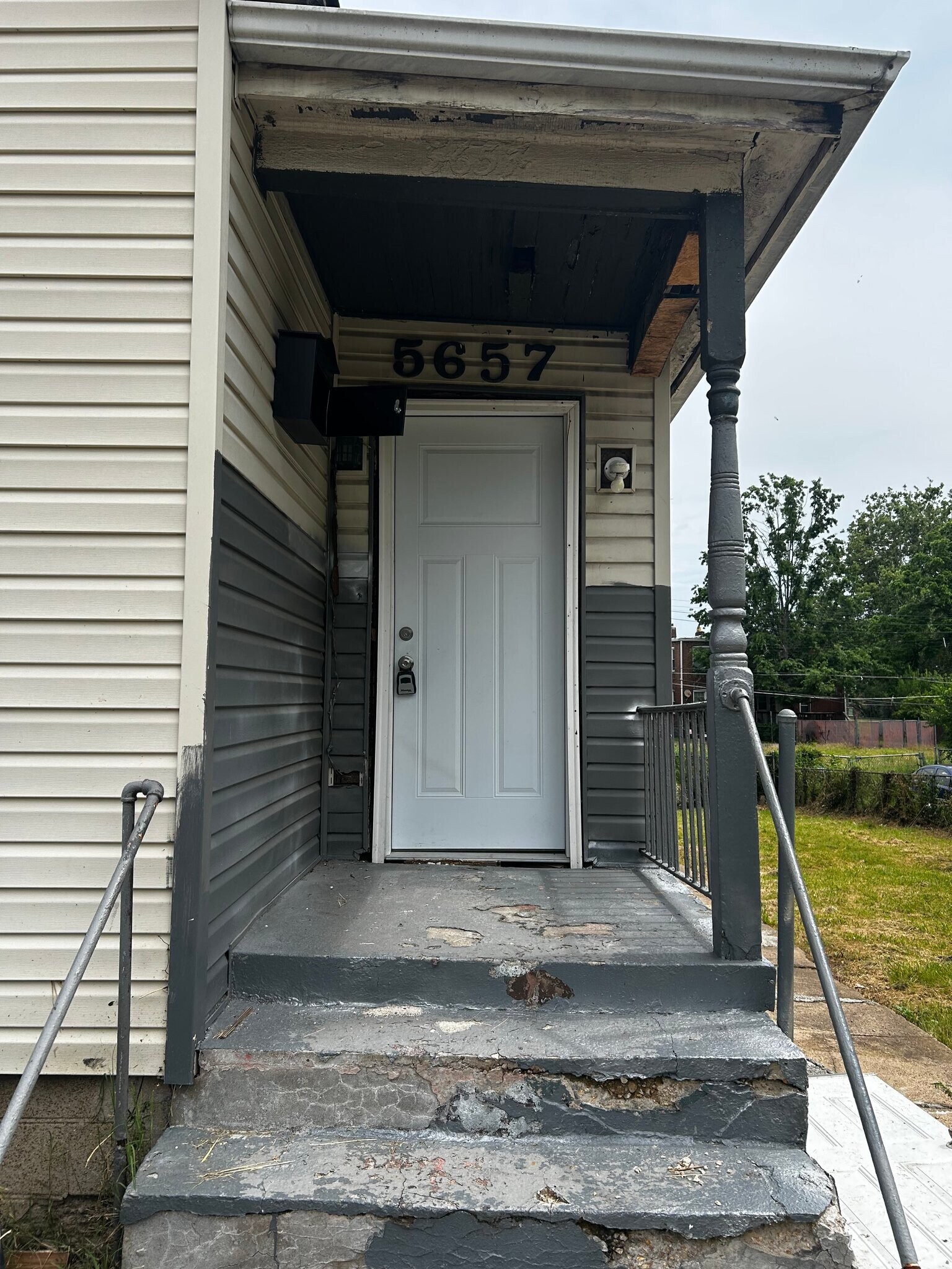 Building Photo - 5657 Roosevelt Pl