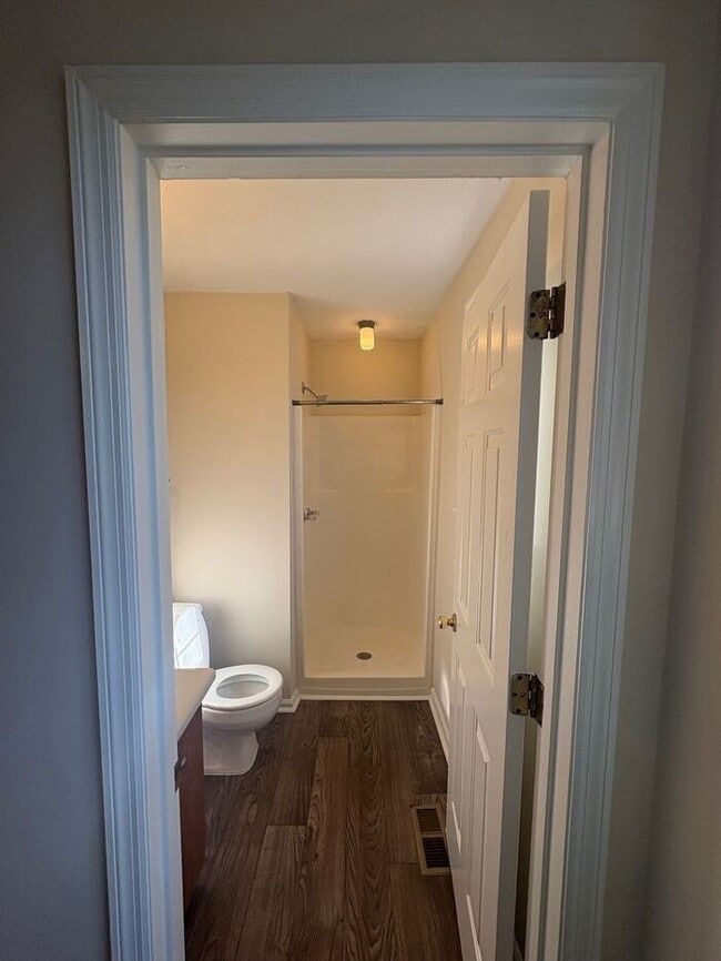 Building Photo - 3 Bed/2 Bath with Deck/Yard in quite neigh...