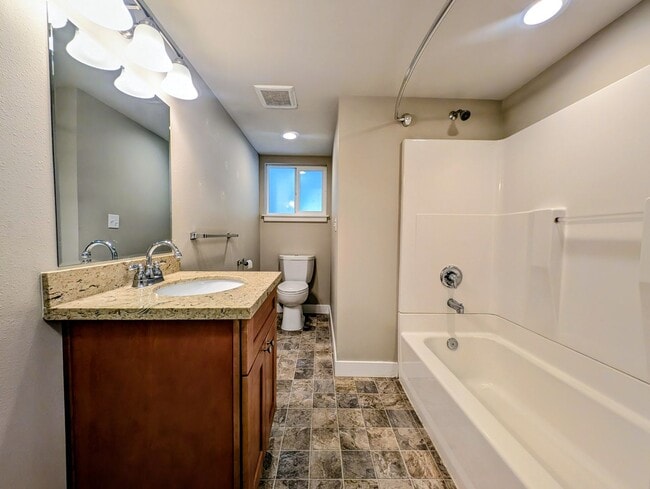 Building Photo - Lake City 3 bedroom Rambler Townhome with ...