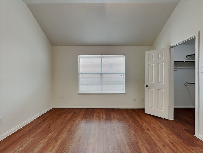 Building Photo - 2710 Bammelwood Dr