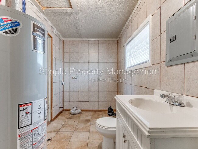 Building Photo - 4012 Parkwoods Ln