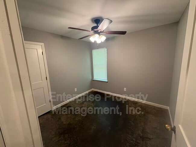 Building Photo - 3187 E Shirley Cir