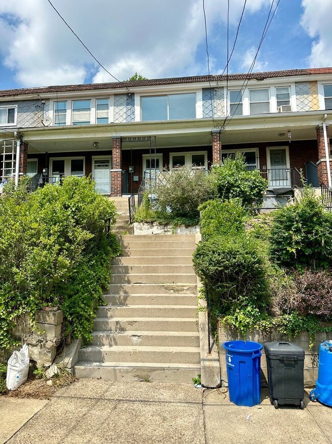 Building Photo - 929 Clarissa St