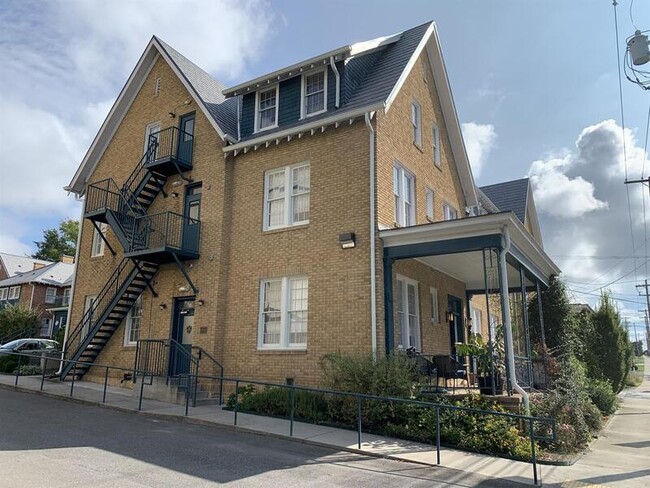 Building Photo - 102 W 2nd Ave