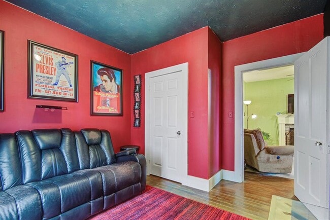 Building Photo - 314 W Sidnor St