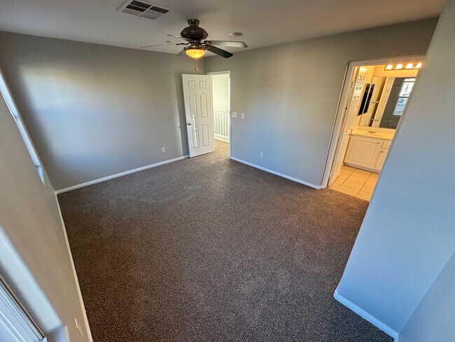 Building Photo - Beautiful Trilevel 3 Bed/3bath/2 car home located in Northwest Las Vegas --Enjoy Rent-Free Holidays!