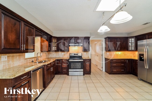 Building Photo - 1257 Poinsettia Dr