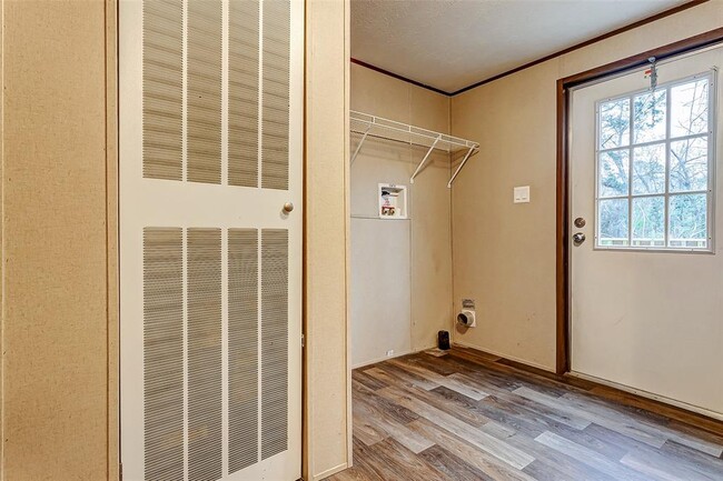 Building Photo - 10757 Doe Hill Dr