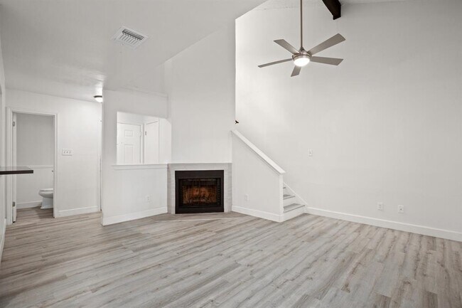 Building Photo - 512 Eberhart Ln