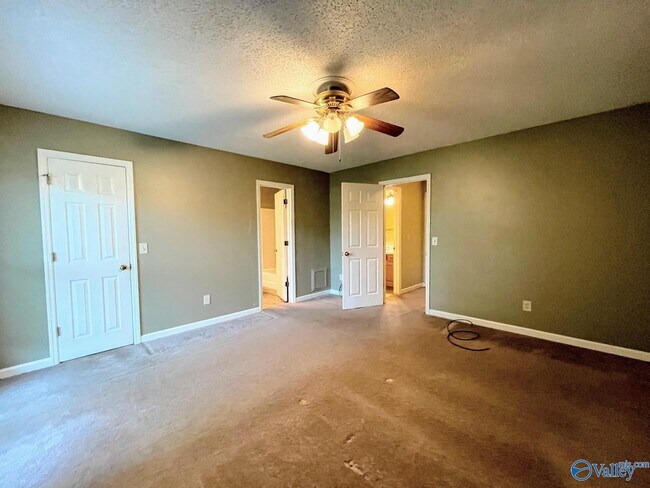 Building Photo - 104 Shaverlee Ct