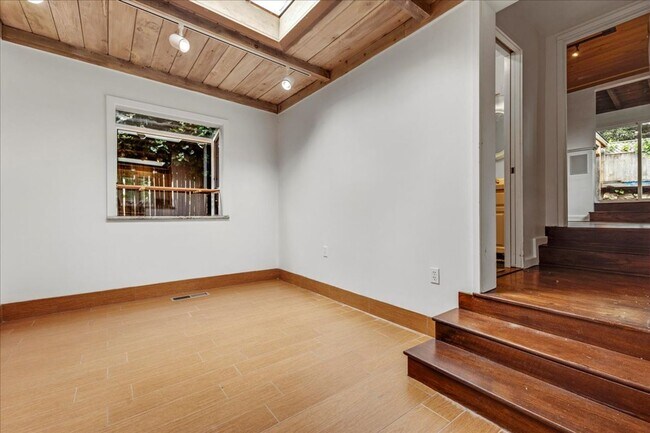Building Photo - 86 Santa Fe St
