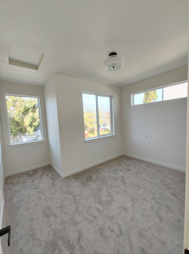 Building Photo - 4266 NE Going St