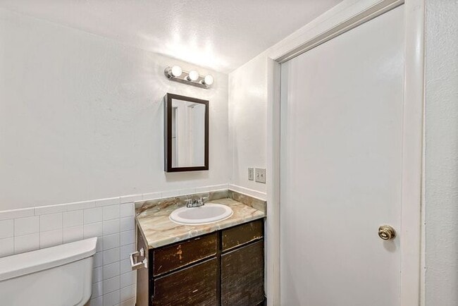 Building Photo - 3 Bed 2 Bath Townhome