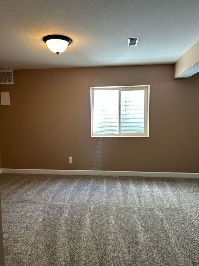 Building Photo - 1105 Lear Ln