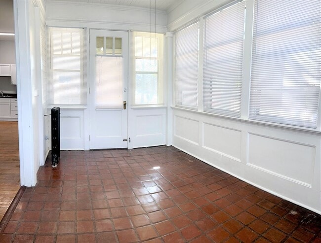 Building Photo - 508 S 6th St