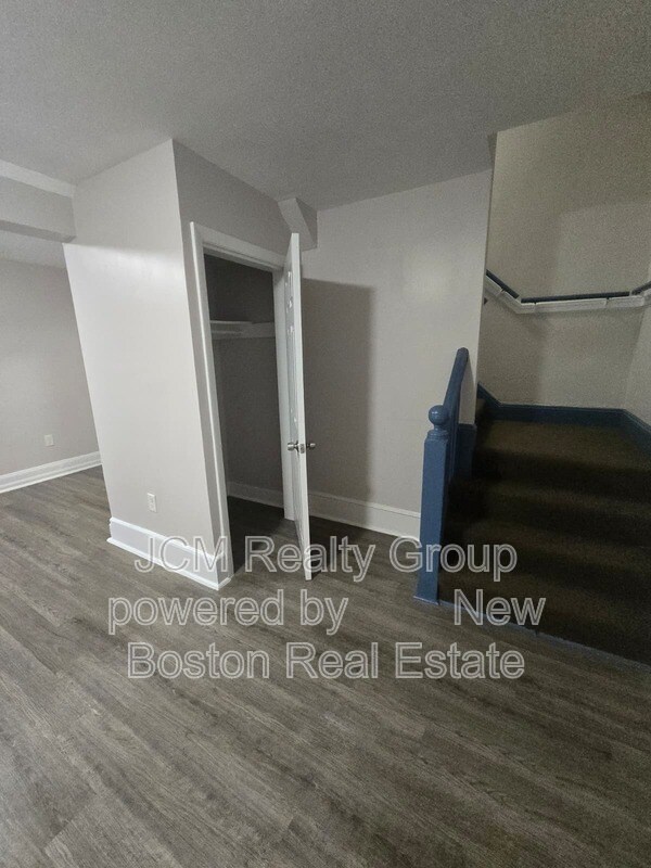 Building Photo - 46 Waverly St