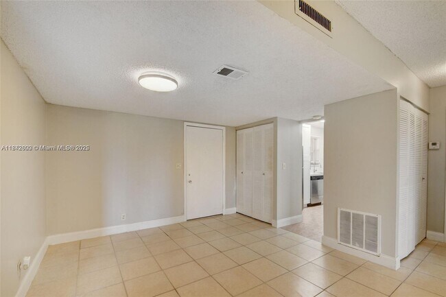 Building Photo - 114 Lake Anne Dr