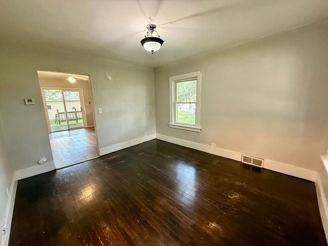 Building Photo - 3 Bed 1 Bath Single Family Home in Rothschild