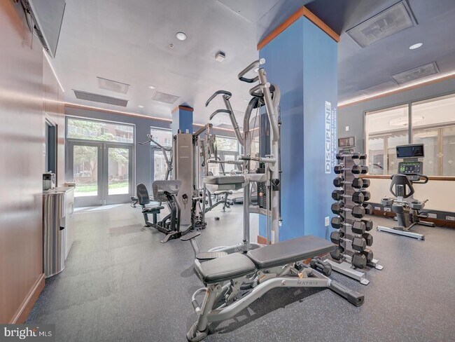 Building Photo - 3101 N Hampton Dr