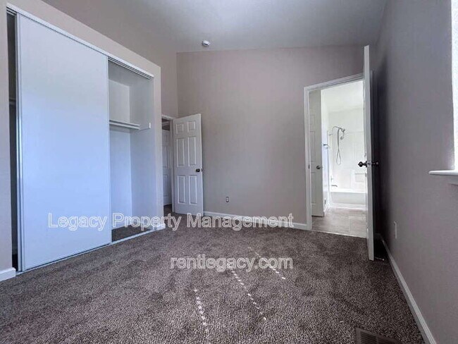 Building Photo - 232 Redstone Cir