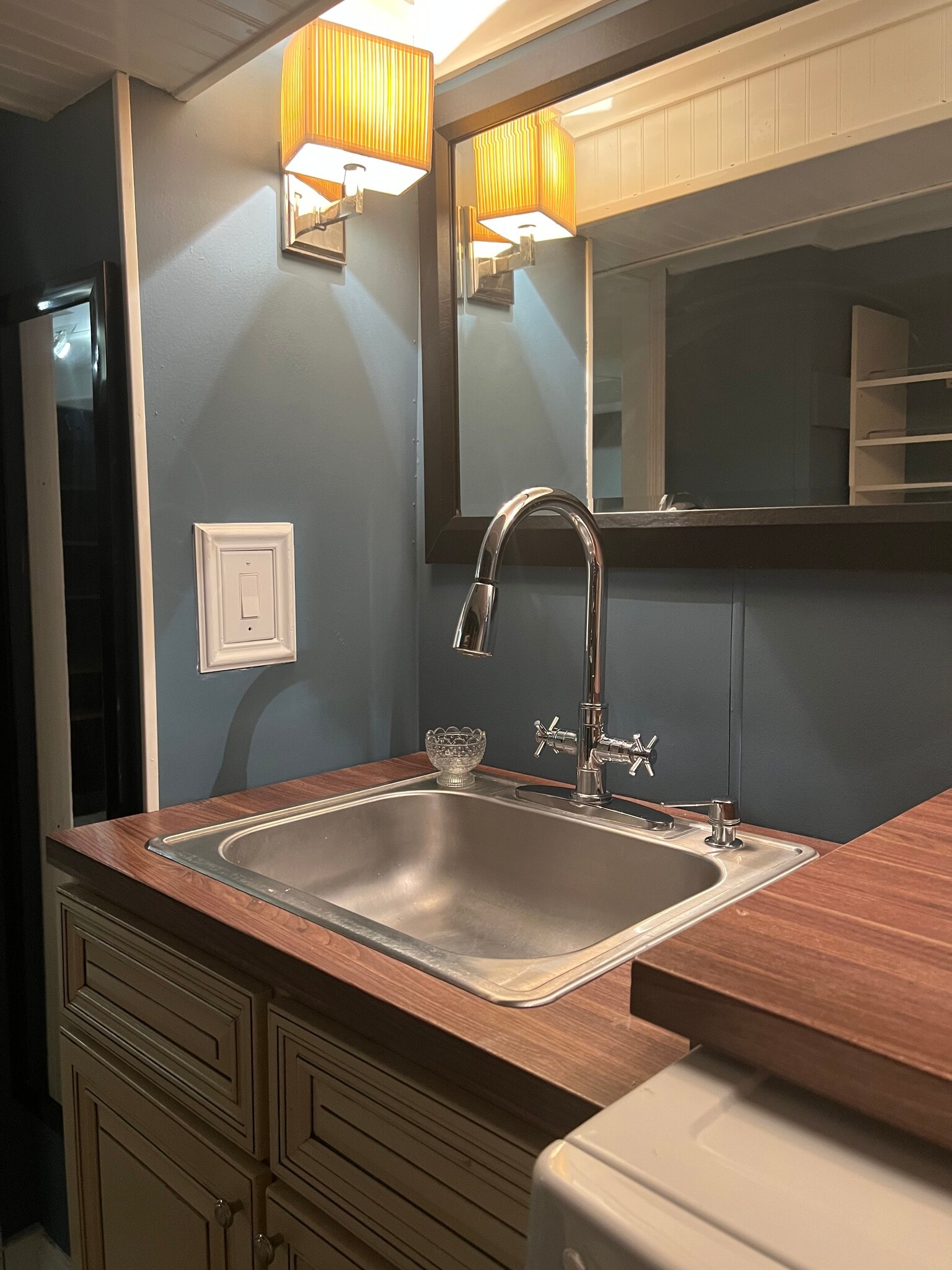 Building Photo - 9121 Niles Center Rd