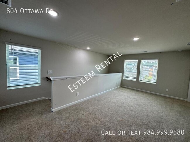 Building Photo - 804 Ottawa Dr